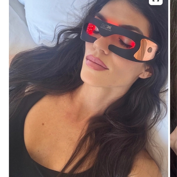 GLO24K LED Eye Care Mask - Picture 7 of 7